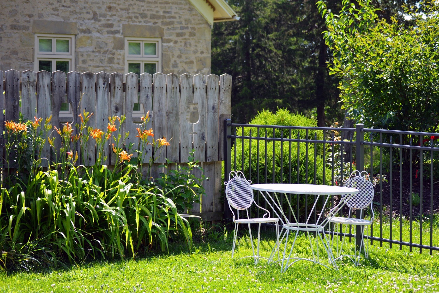 Haus mit Garten auf dem Land