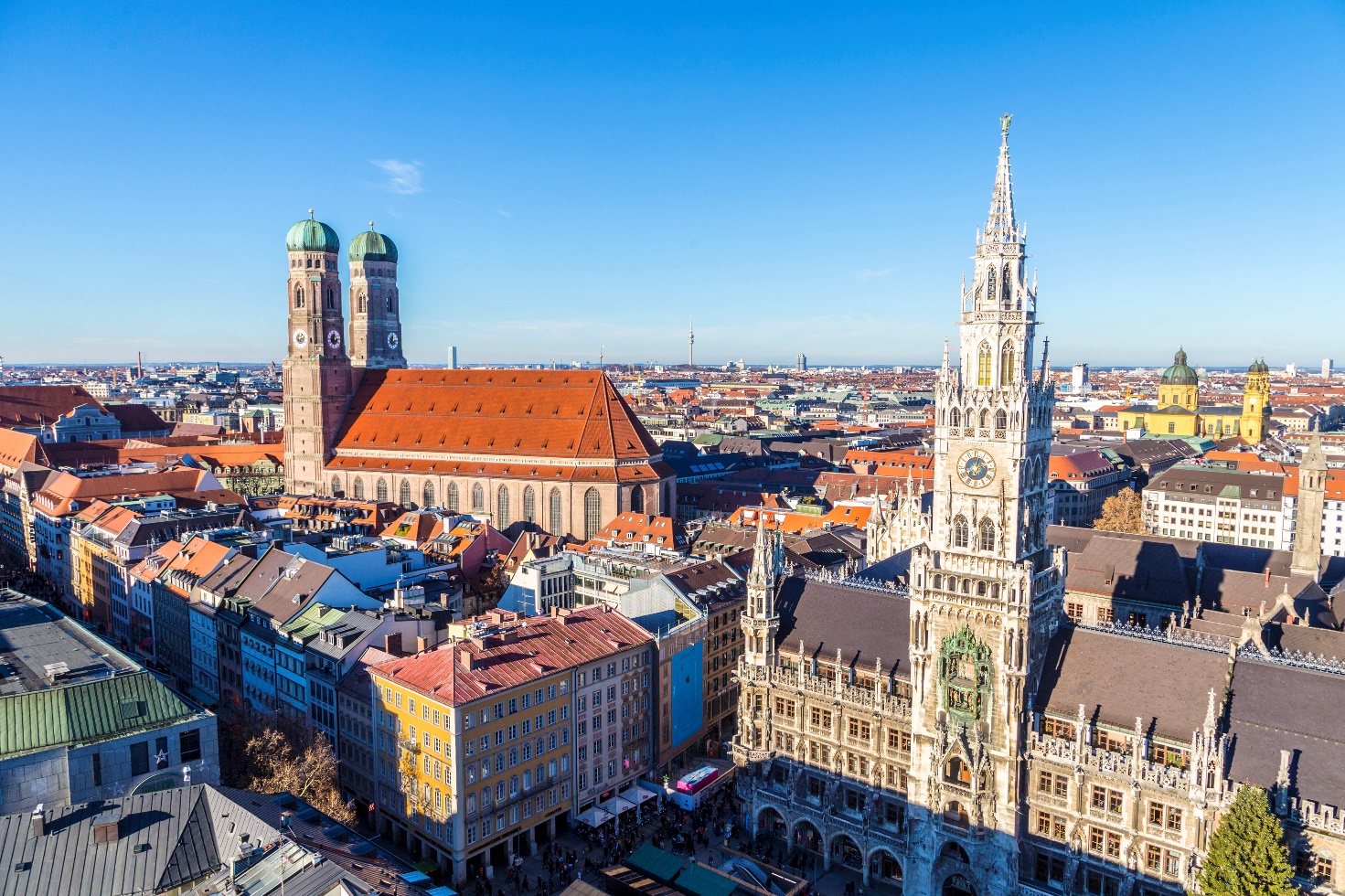 Rathaus und Frauenkirche in München